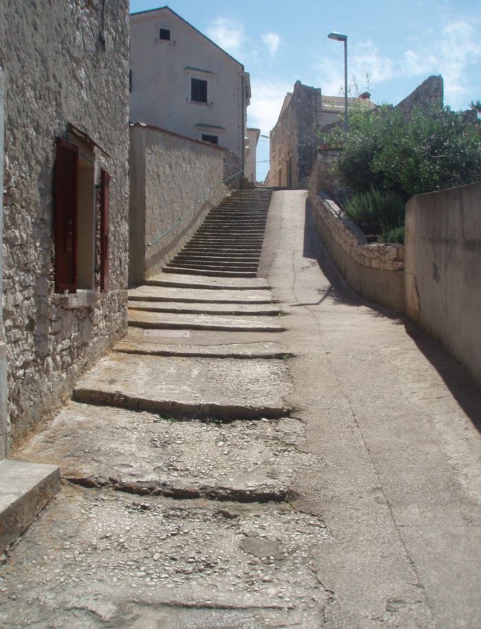 One of the stairways leading toward Susak’s upper village. 