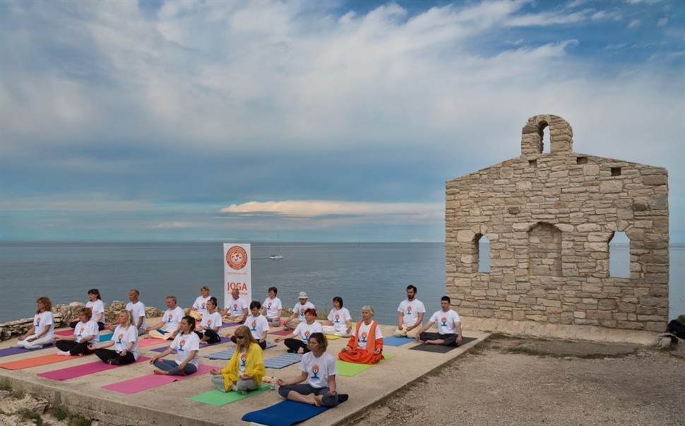 Yoga on the Beach & in Parks Free Summer Series Starts