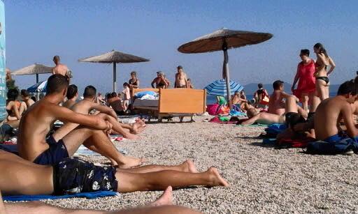 Bed on the Beach Surprises Beach-Goers in Zadar