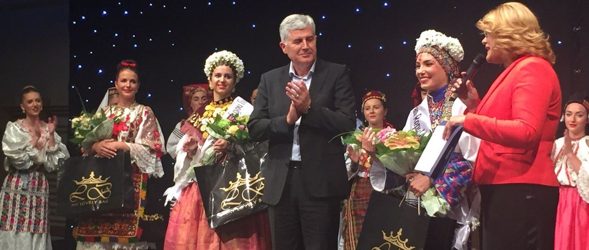 Dragan Čović presents Cindy Šoštarić at last night's pageant   (photo credit: BiH predsjedništvo)