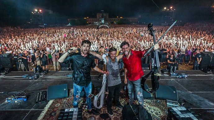 [VIDEO] 2CELLOS Celebrate 5th Birthday with Thousands in Zagreb