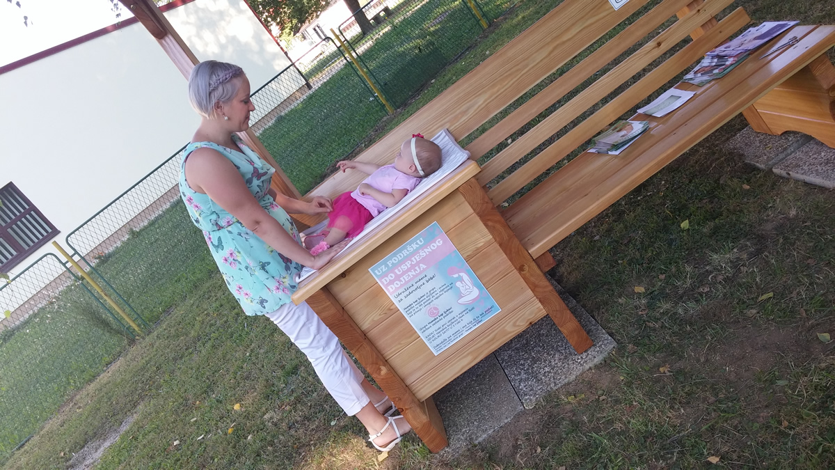 First breastfeeding bench in Croatia (photo credit: Croatian Breastfeeding Support Group - HUGPD)