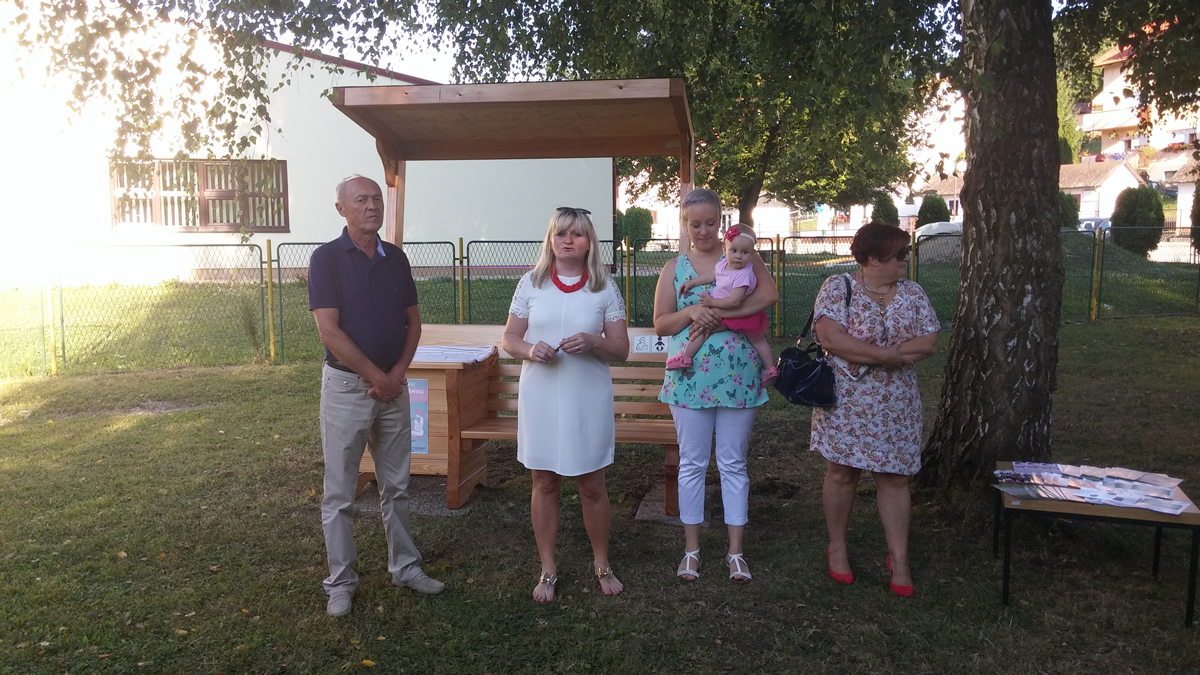 At the opening of the bench in Hum na Sutli (photo credit: Croatian Breastfeeding Support Group - HUGPD)