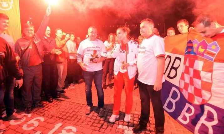 [VIDEO] Thousands Welcome Home Rio Sensation Sara Kolak