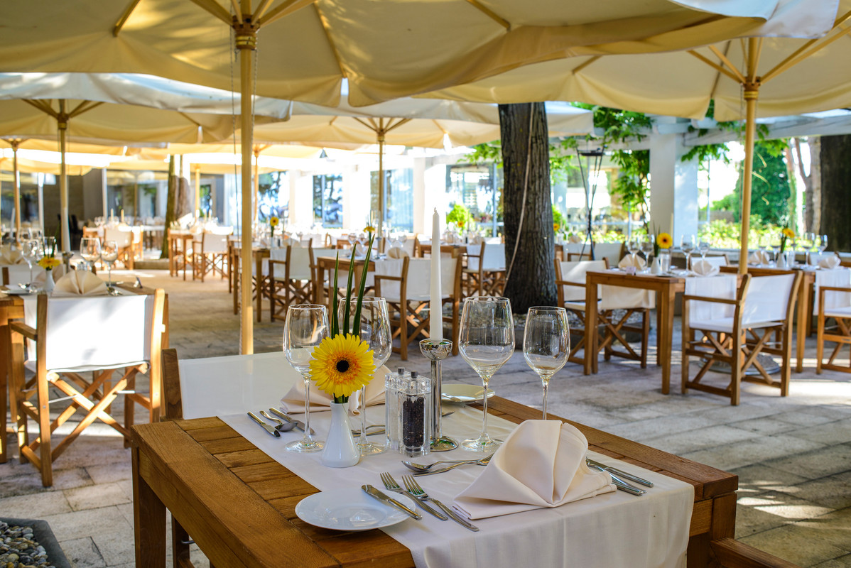 Restaurant terrace (photo credit: Hotel Adriana)