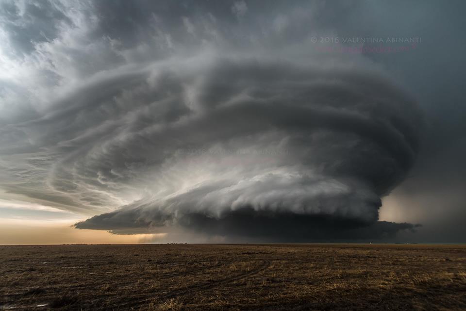 Supercell in Kansas Location/Date: Leoti, Kansas, USA - May 2016 Photographer: Valentina Abinanti 