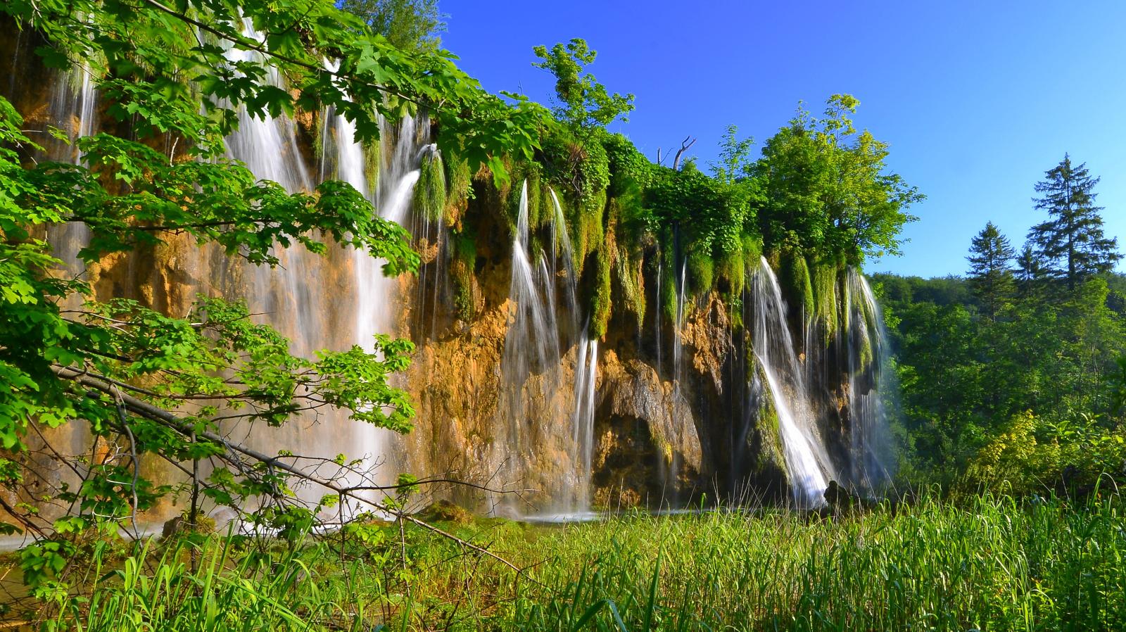 How to Get to Plitvice Lakes National Park from Zagreb, Split & Dubrovnik