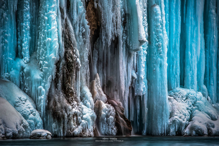 [PHOTOS] Amazing Frozen Plitvice Lakes as Never Seen Before