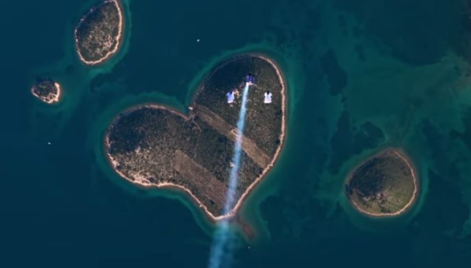 [VIDEO] Amazing Wingsuit Skydive Over Croatia’s ‘Lover’s Island’