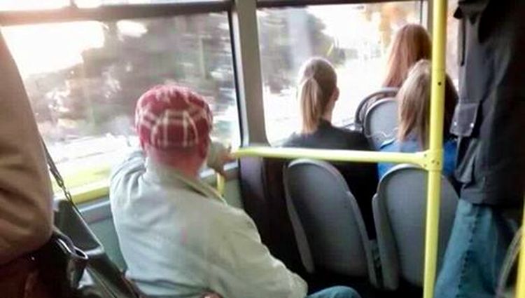 [PHOTO] Innovative Bus Passenger in Croatia Goes Viral