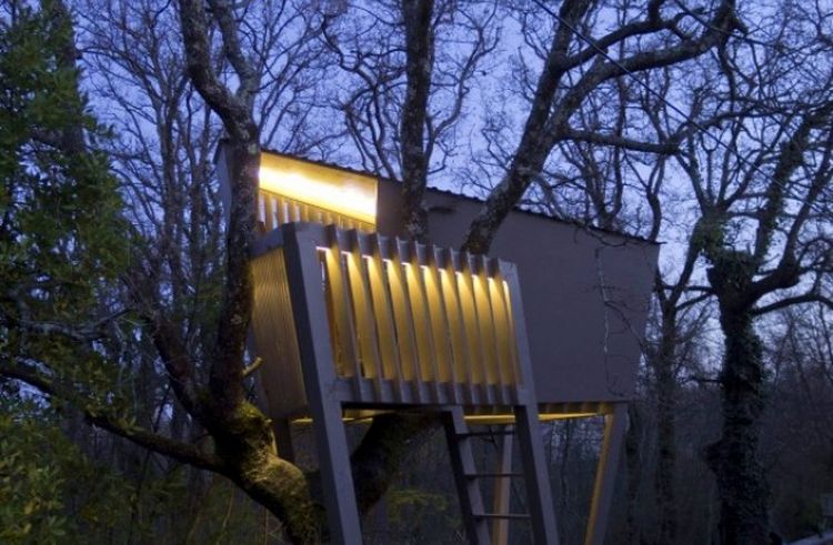 Croatian Architect Creates Dream Treehouse for Friend