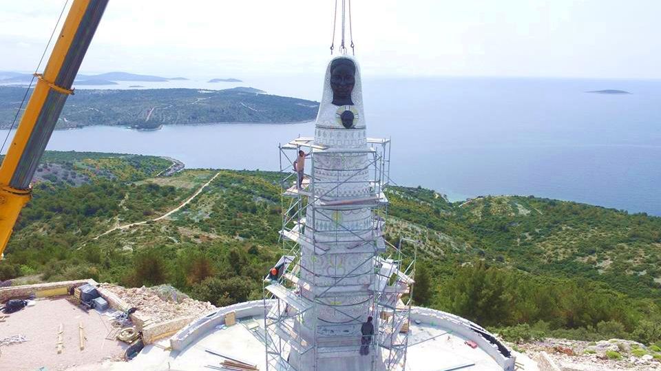 [VIDEO] Giant Statue of Our Lady of Loreto Goes Up in Primošten