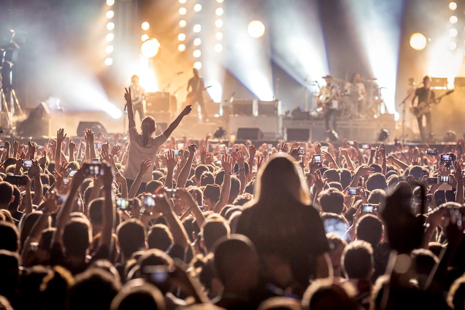 [VIDEO] Kings of Leon Thrill 30,000 Fans in Zagreb