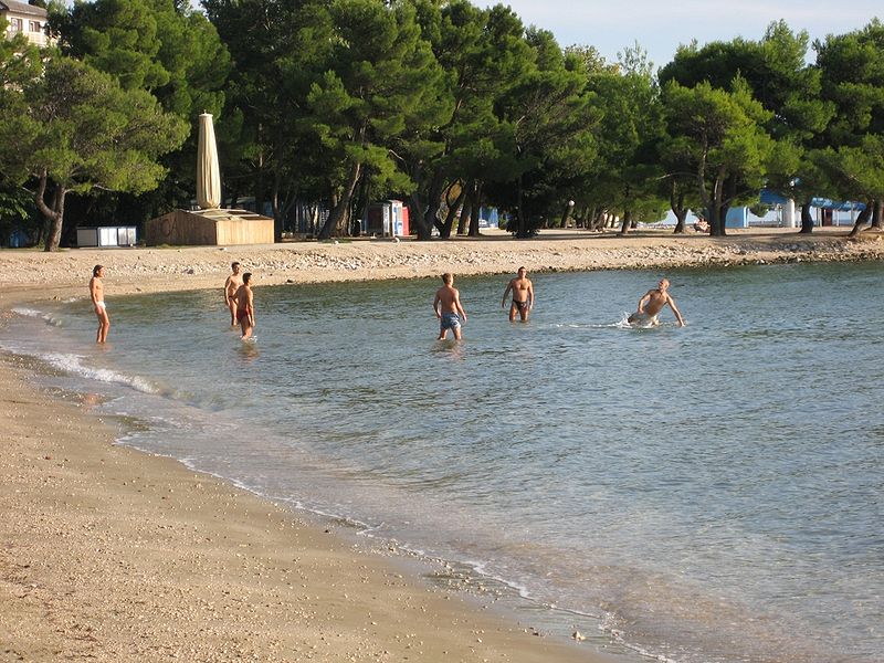 Discover the Croatian Beach Game of Picigin