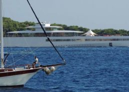 [PHOTOS] Steve Jobs’ Luxury Super Yacht ‘Venus’ Arrives in Dubrovnik