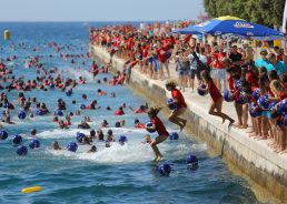 [PHOTOS] 3,000 People Take Part in Millennium Jump in Zadar