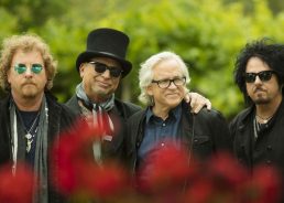Toto to Play Croatia on World Tour