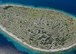 [VIDEO] Bird’s-Eye View of Impressive Baljenac Island