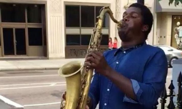 [VIDEO] New York Street Performer Plays Croatian Anthem on his Saxophone