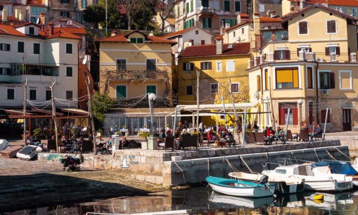 The 10 tourist places in Croatia with the most cafes per capita