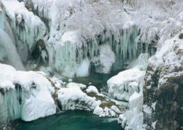 VIDEO: Breathtaking 4K Footage of Frozen Plitvice Lakes