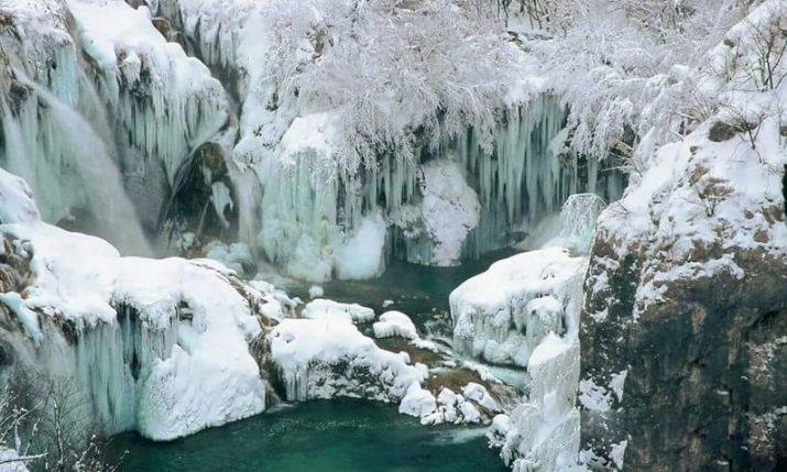 VIDEO: Breathtaking 4K Footage of Frozen Plitvice Lakes