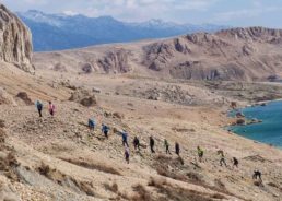 David Bowie’s ‘Life on Mars’ Inspires 800 Runners to Visit Pag Island