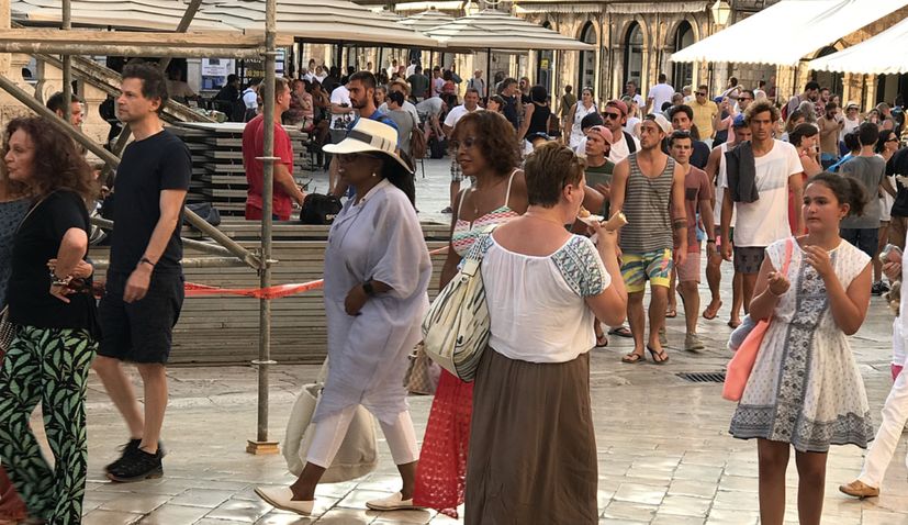 PHOTOS: Relaxed Oprah Winfrey Takes in the Sights Around Dubrovnik