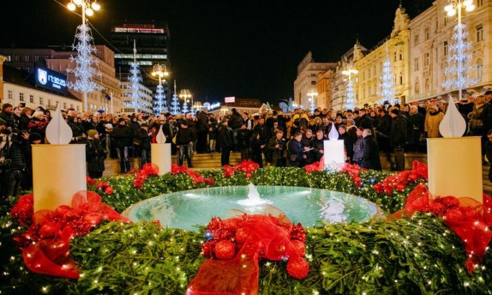 <strong>VIDEO: Advent in Zagreb officially opens with lighting of first candle</strong>