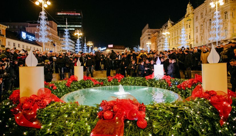 Advent in Zagreb officially opens as first candle lit 