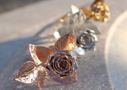 PHOTOS: Croatian jewelers create unique handmade gold-plated roses