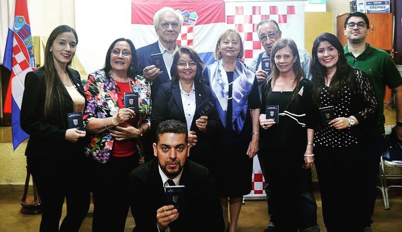 Paraguayan Croats receive Croatian passports as ambassador welcomed