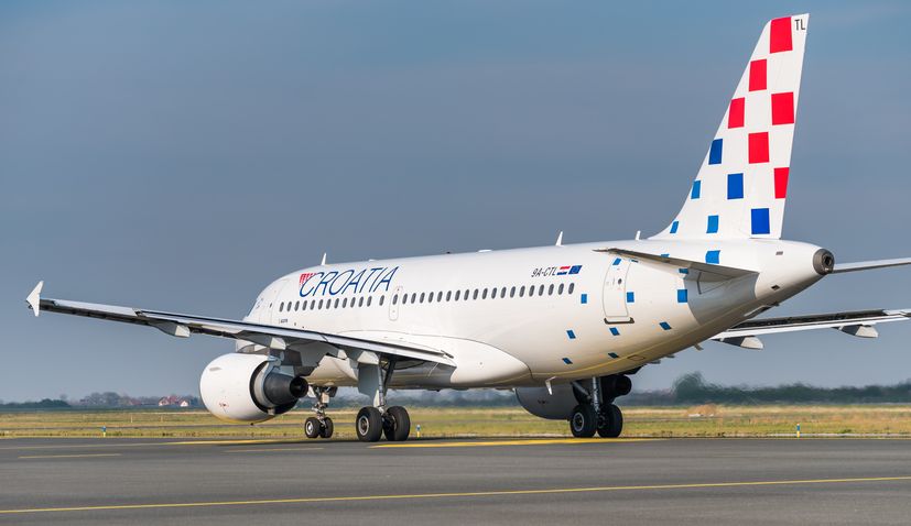 Croatia Airlines brings home 160 Croats stranded in UK on special repatriation flight