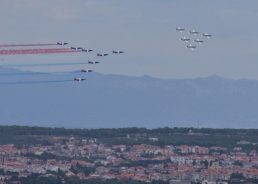 VIDEO: Croatian & French Air Force aerobatic teams perform over Zadar