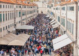 200m dining table feast signs off tourist season in Dubrovnik