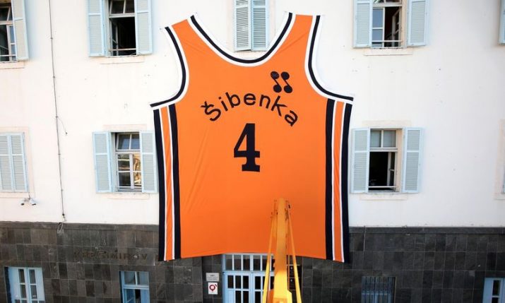 Giant Dražen Petrović jersey goes up in Šibenik to mark the late great’s birthday 