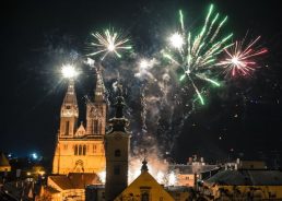 VIDEO: Croatia welcomes in 2022 with scaled down outdoor celebrations