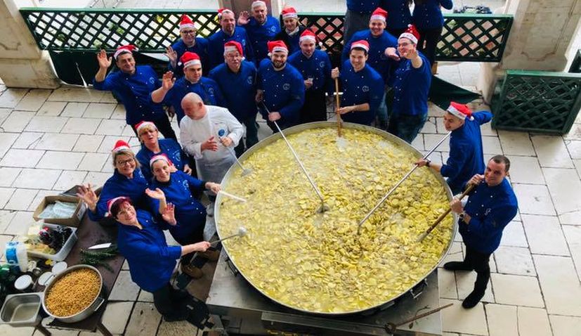 5000 portions of bakalar dished out in Split for free in Christmas Eve tradition