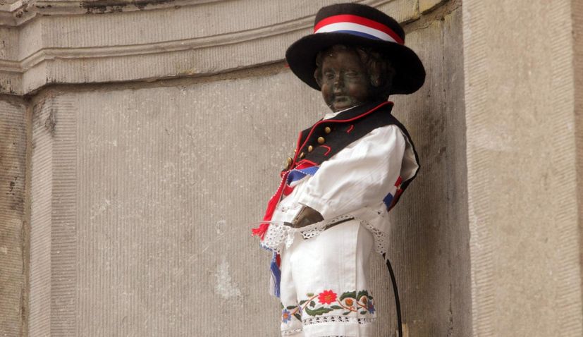 VIDEO: Manneken Pis statue dressed in Croatian folk costume