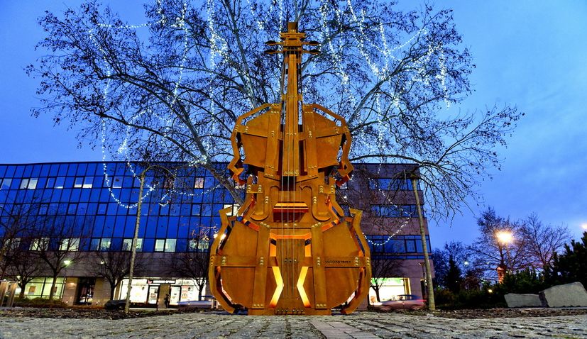 PHOTOS: Giant playable violin erected in Varazdin 