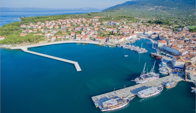 Upgrade of port on island of Cres well underway