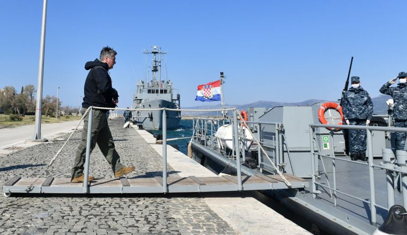 President visits coast guard in Dalmatia