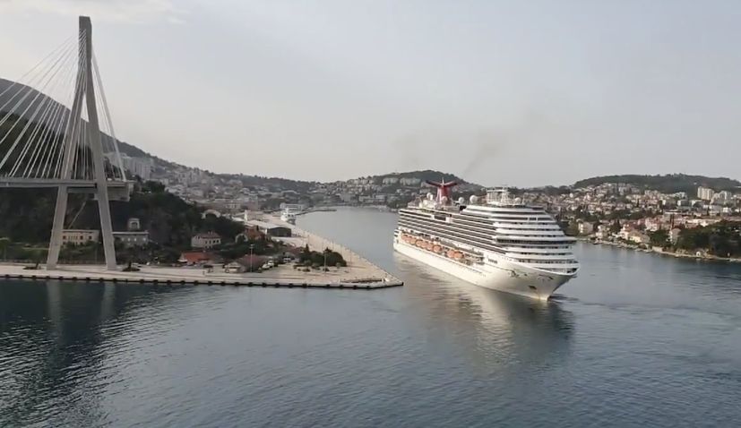 Carnival Magic cruise ship arrives in Dubrovnik for repatriation