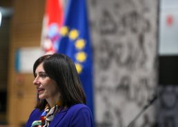 €2 million coronavirus research contracts presented