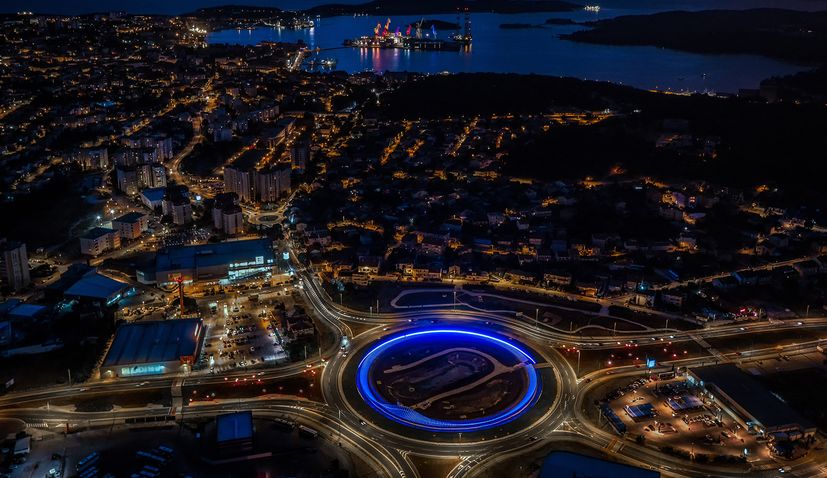 Istria’s biggest roundabout illuminated in blue to mark corona victory