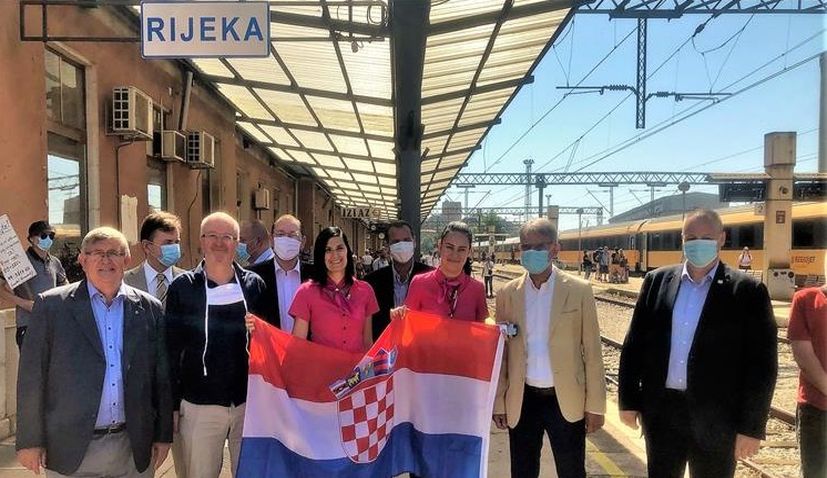 PHOTO: First Czech, Slovak tourists arrive in Rijeka on new train service