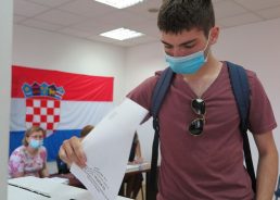 Polling stations close throughout Croatia – lower turnout