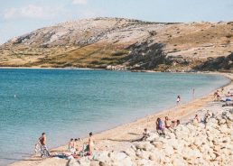 Croatia reports 219 new COVID cases, Switzerland keeps Croatia on safe countries list