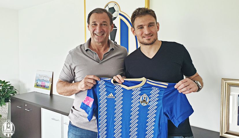 Former international Nikica Jelavić returns home to the Croatian first division