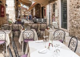 Dalmatia bar, restaurant owners stop serving customers for 1 hr